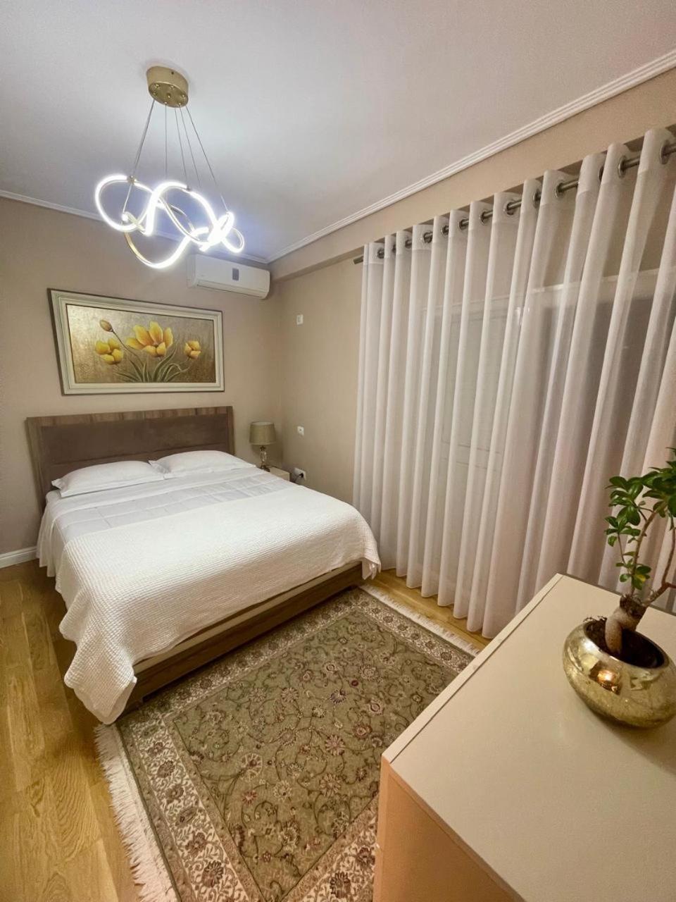 Deoni Luxury * Tirana